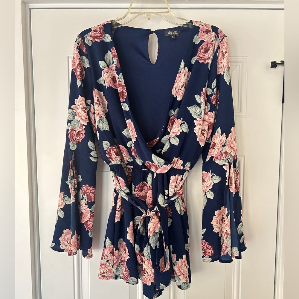 Lily Rose women’s navy, coral bell sleeve v-neck floral romper Small